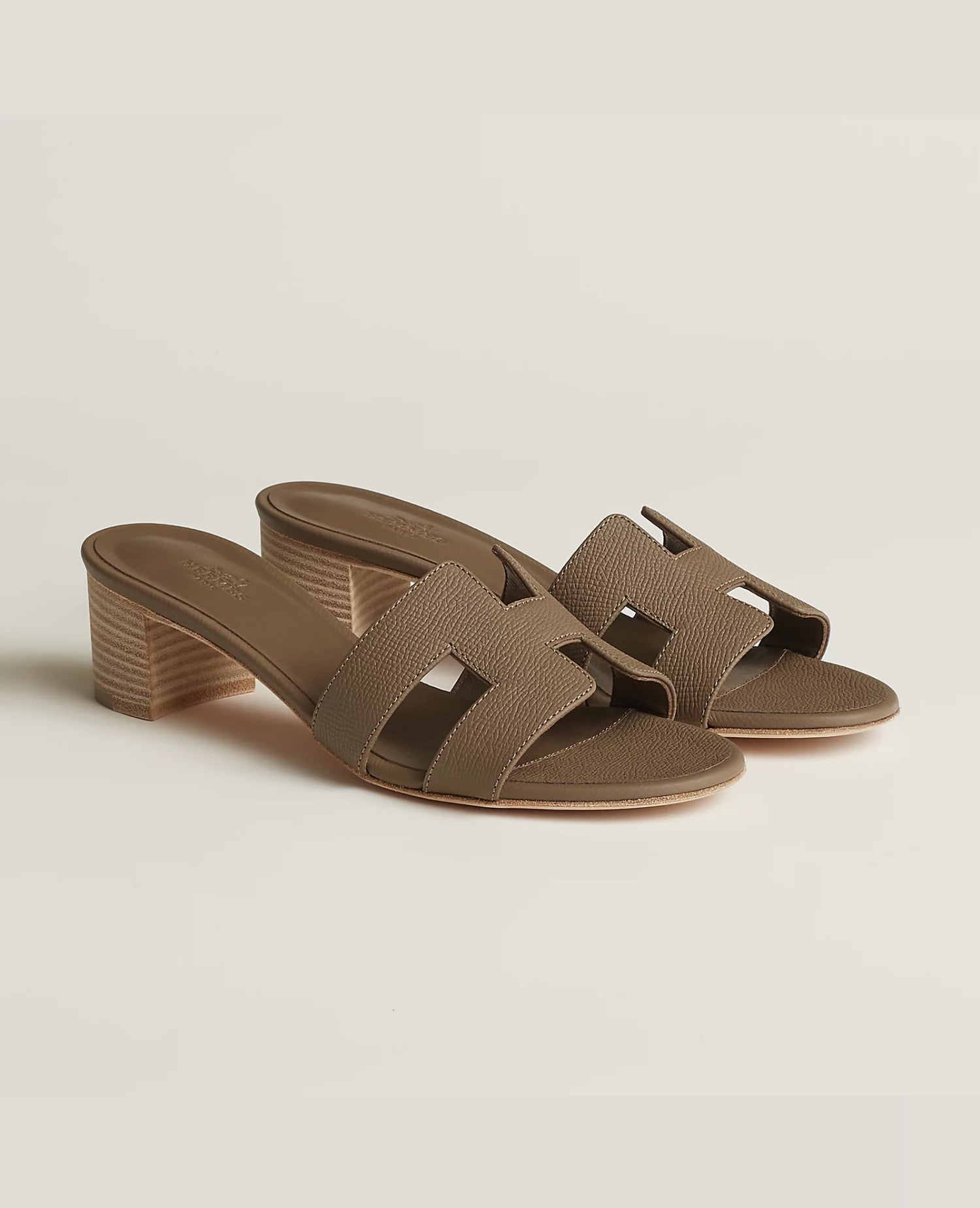 Hermès Oasis sandal Etoupe