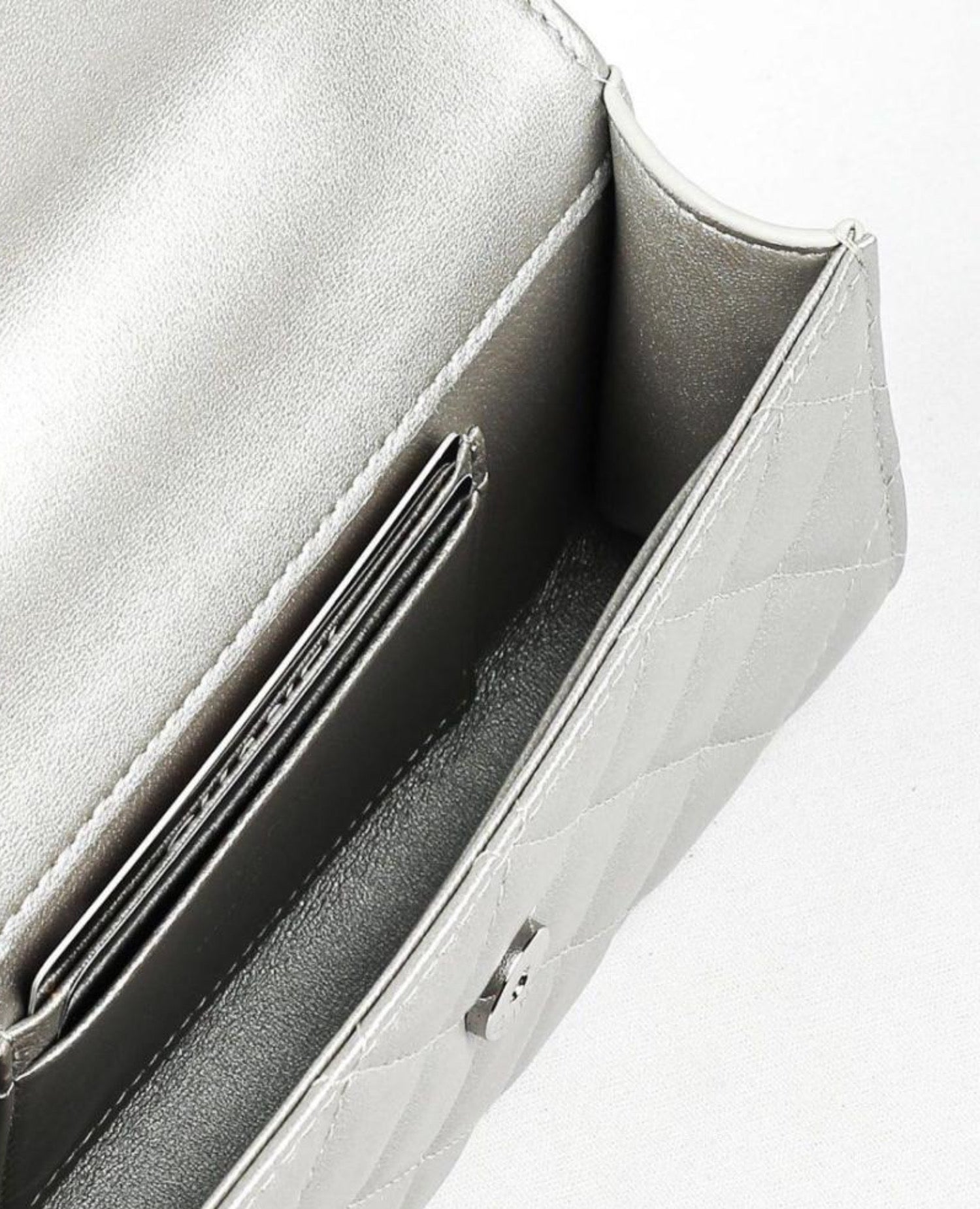 Coco Top Handle Phone Holder With Chain Silver