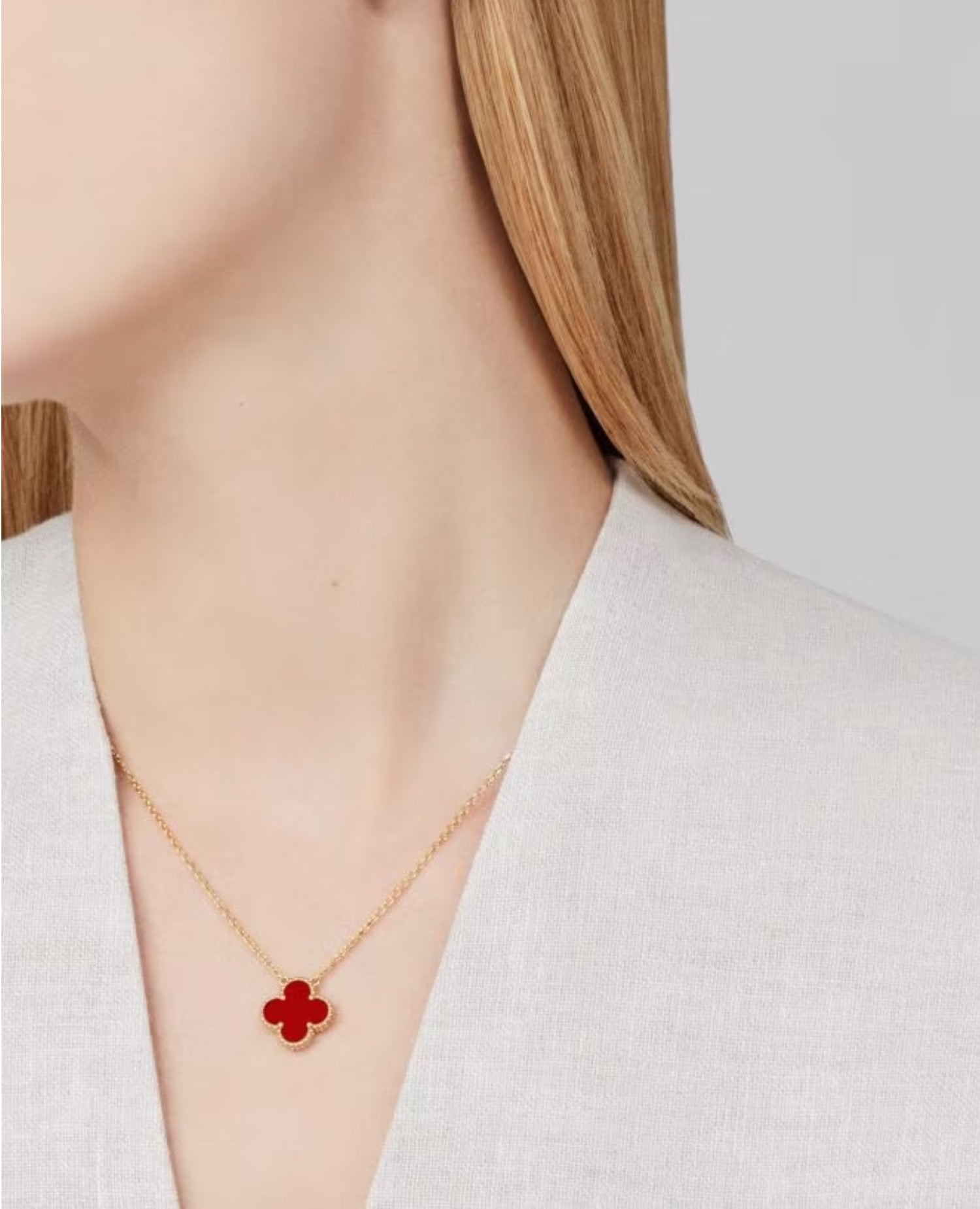 Van Cleef Vintage Alhambra pendant, yellow gold, Carnelian