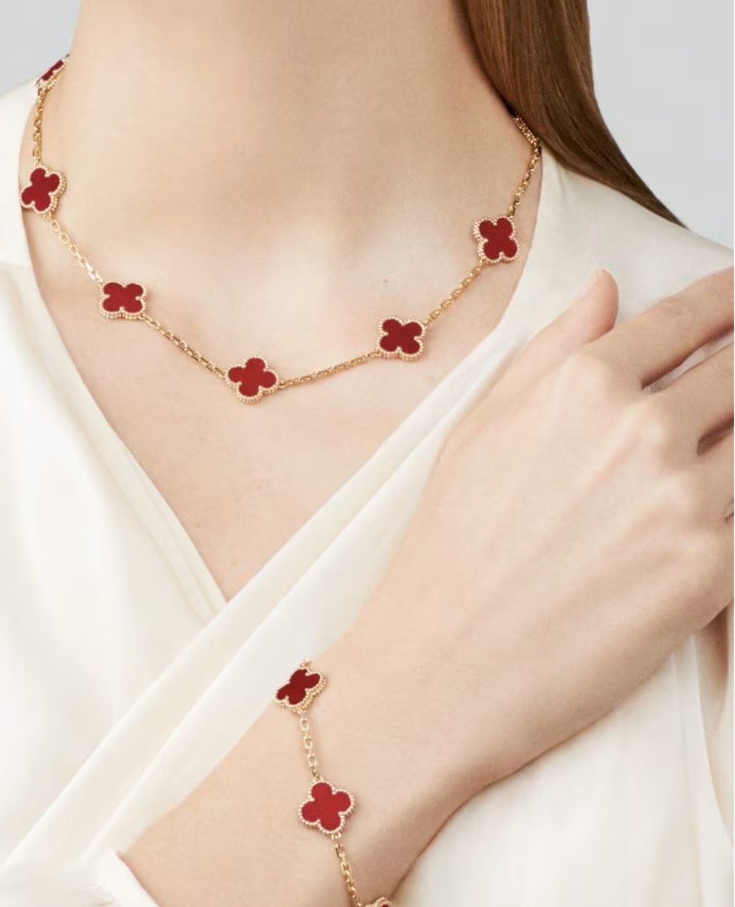 Van Cleef Vintage Alhambra necklace, 10 motifs, yellow gold, Carnelian