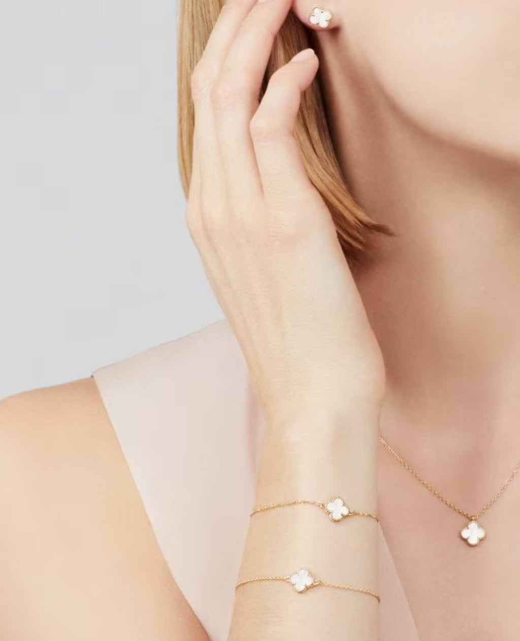 Van Cleef Sweet Alhambra bracelet, yellow gold, Mother-of-pearl