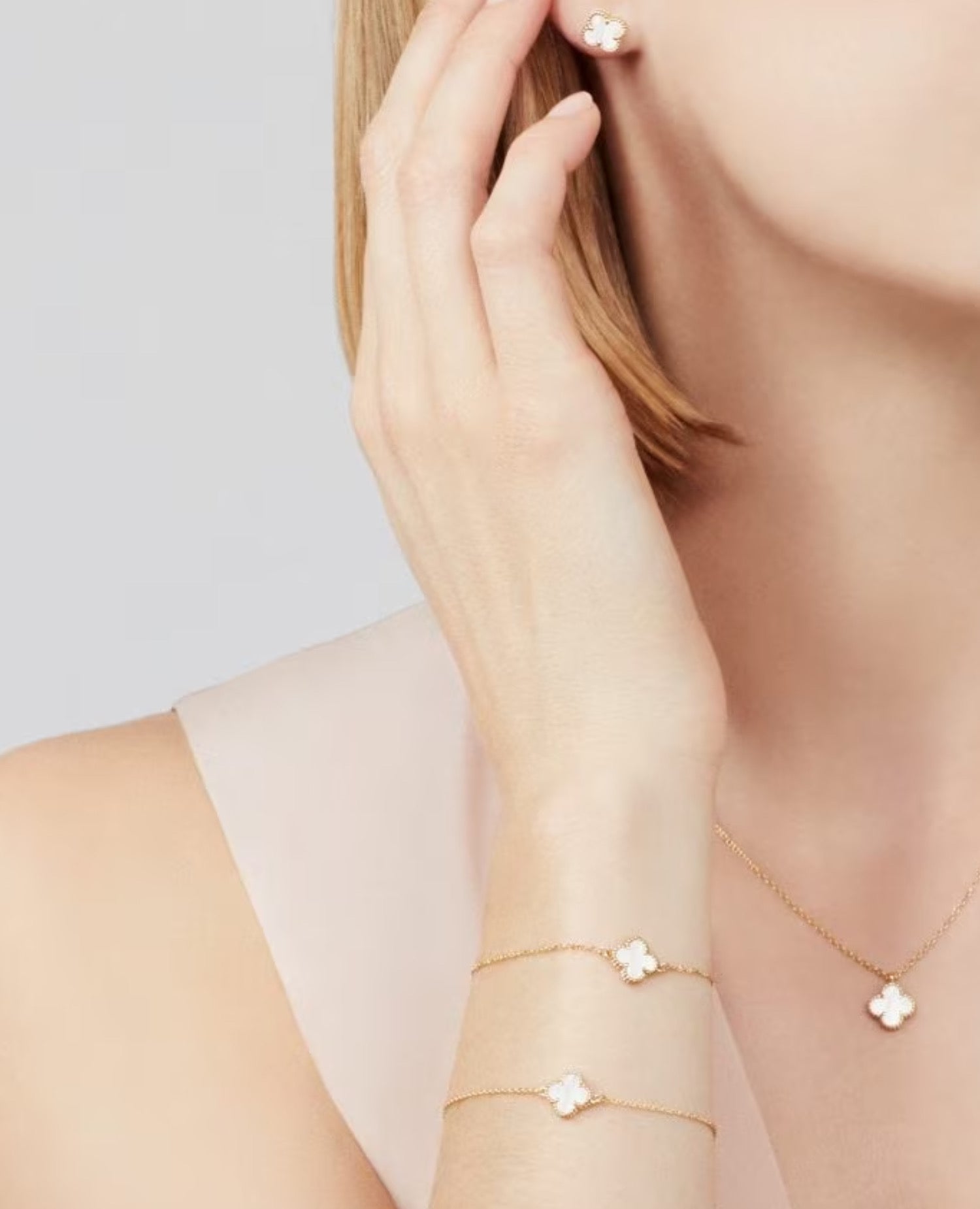 Van Cleef Sweet Alhambra bracelet, yellow gold, Mother-of-pearl