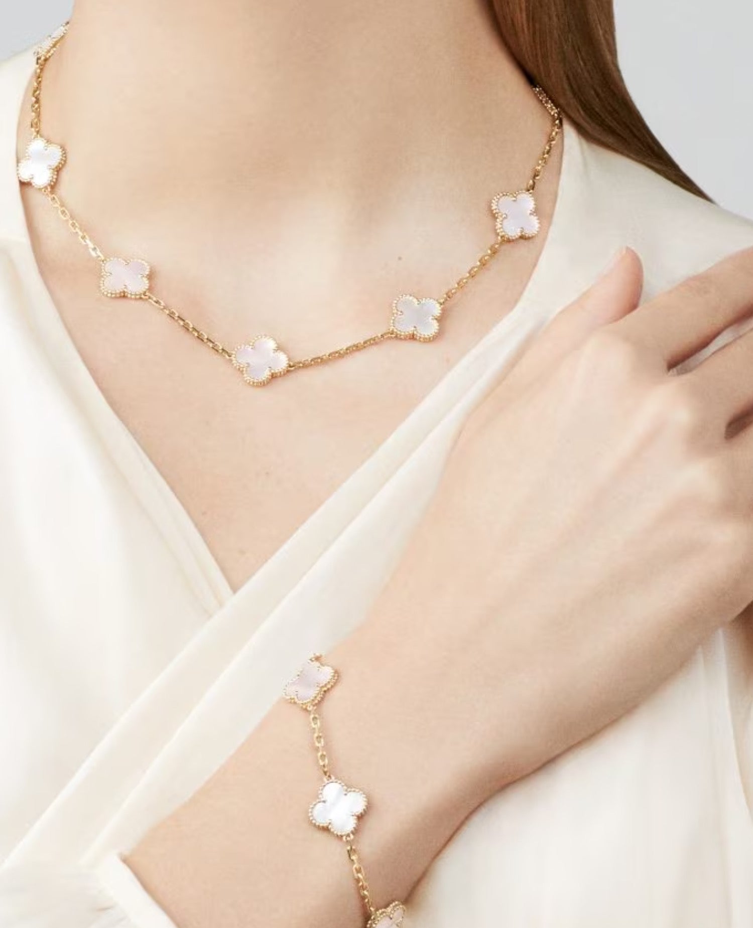 Van Cleef Vintage Alhambra necklace, 10 motifs, yellow gold, Mother-of-pearl
