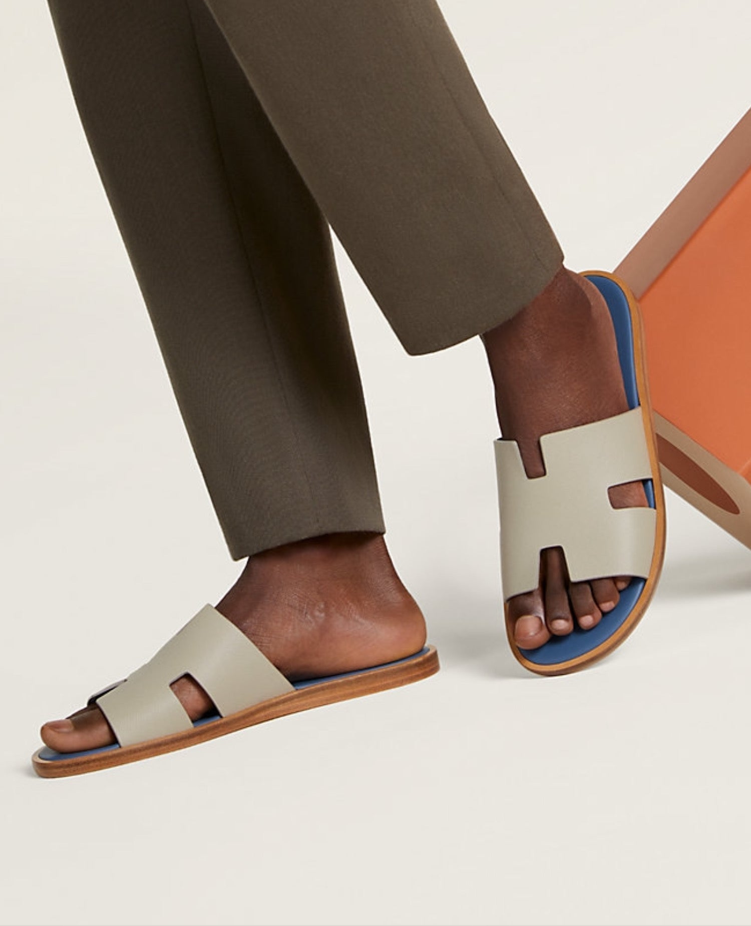 Hermès Izmir Sandal Beige Esquisse / Bleu Turquin