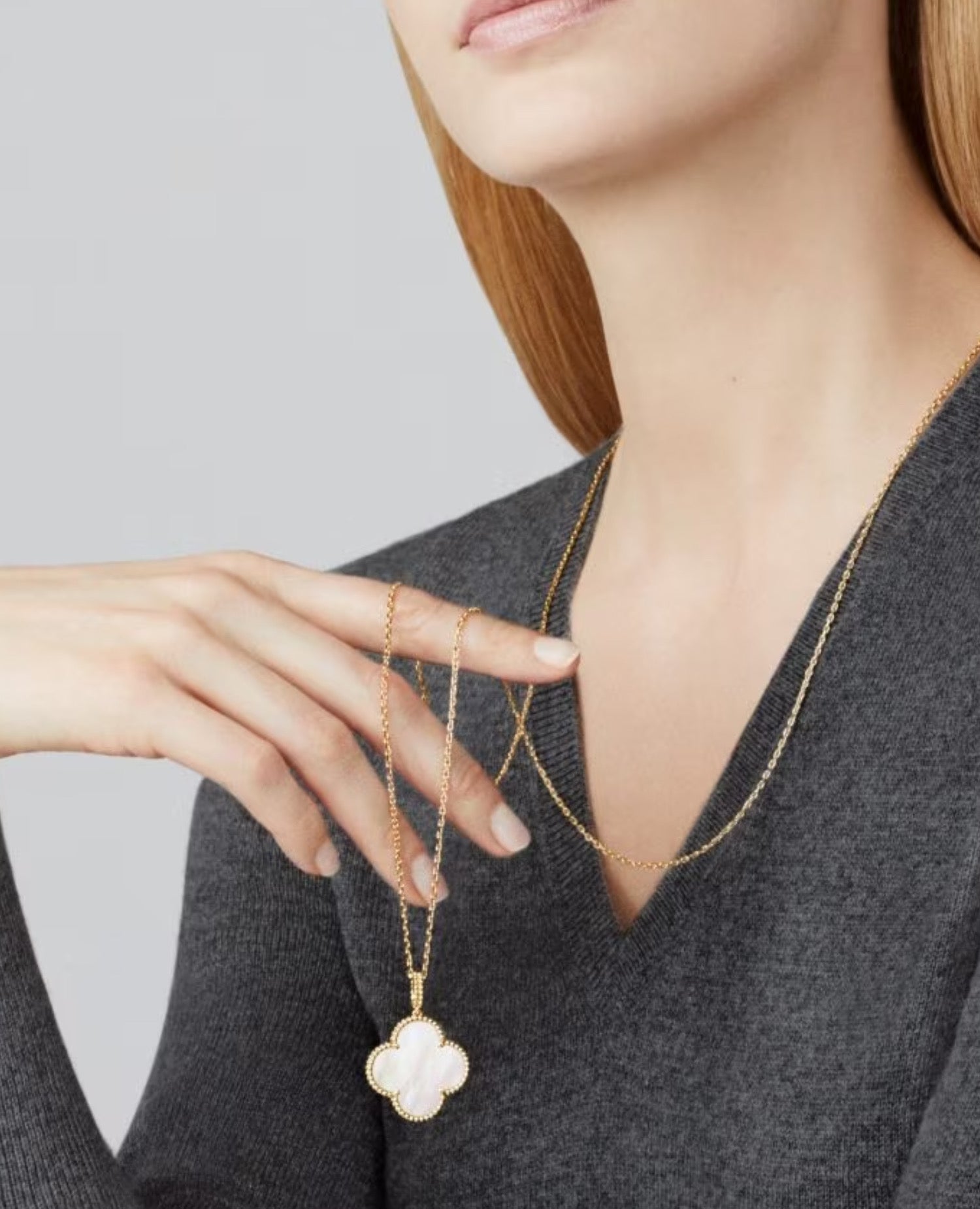 Van Cleef Magic Alhambra long necklace, 1 motif, yellow gold, Mother-of-pearl