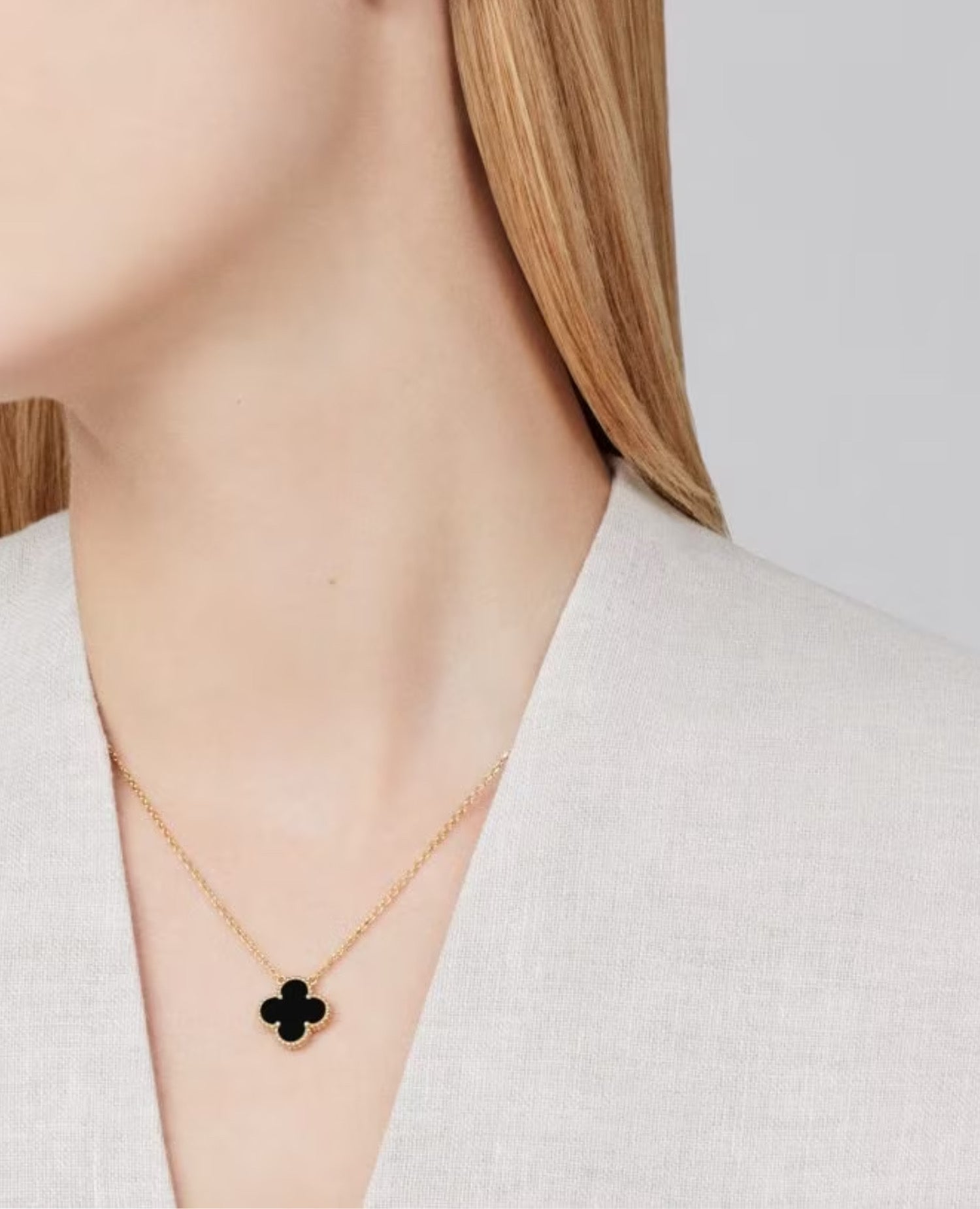 Van Cleef Vintage Alhambra pendant, yellow gold, Onyx