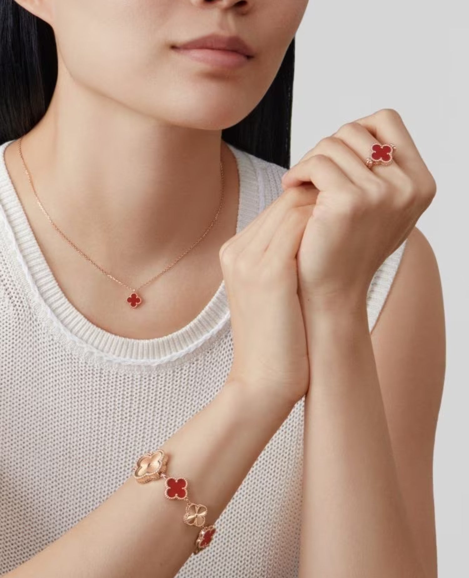 Van Cleef Sweet Alhambra pendant, rose gold, Carnelian