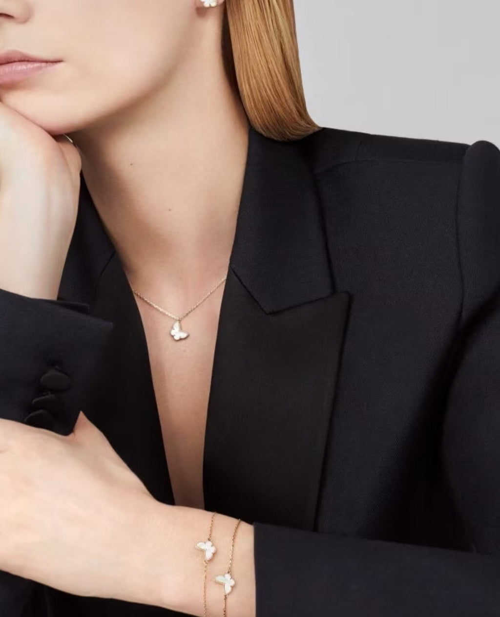 Van Cleef Sweet Butterflies pendant, yellow gold, Mother-of-pearl