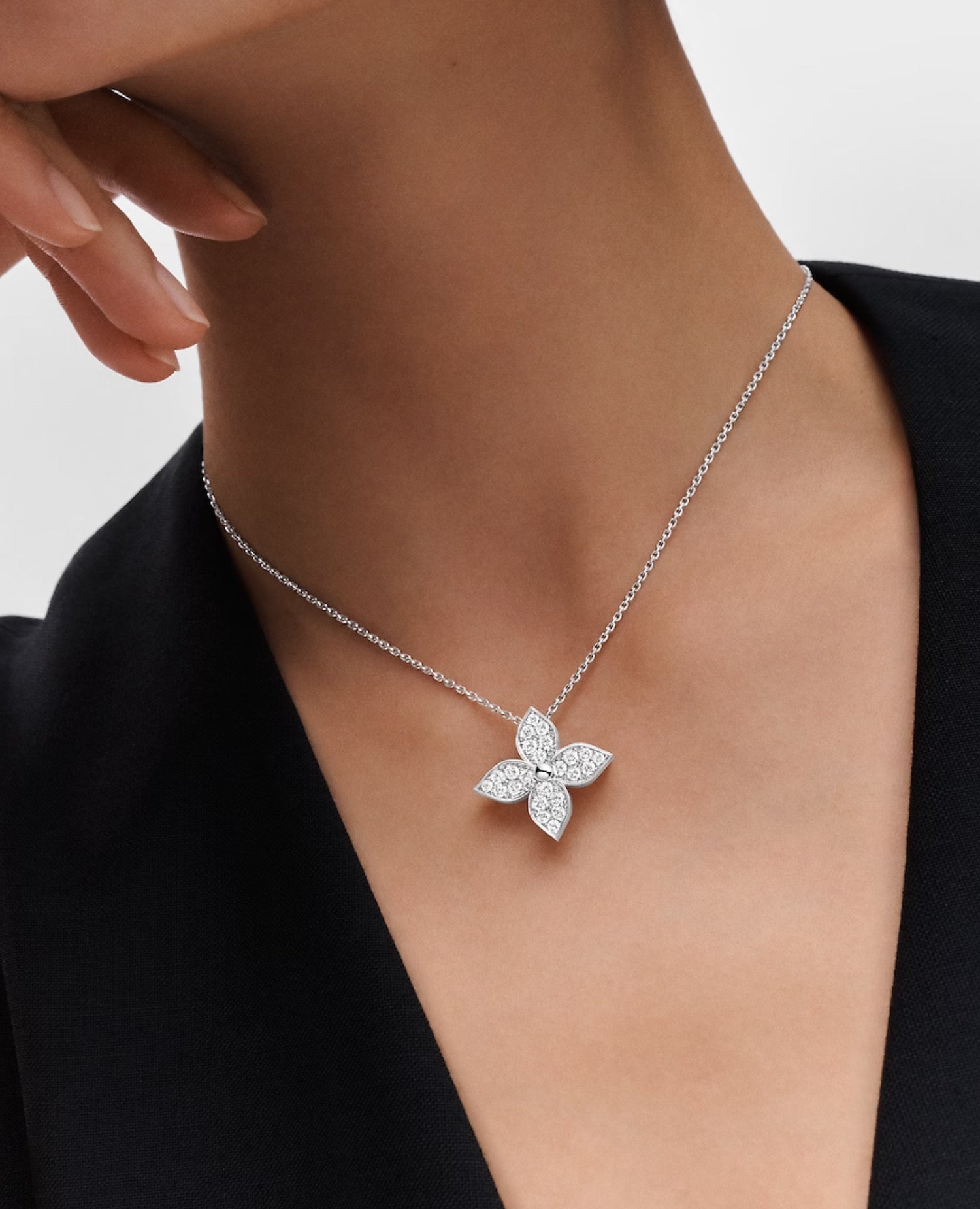Louis Vuitton Idylle Blossom Diamond Pendant